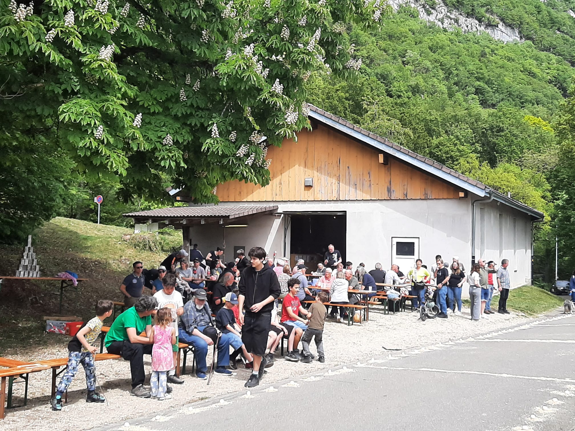 🥚🎶 Orvin célèbre sa traditionnelle course aux œufs dans une ambiance festive !
